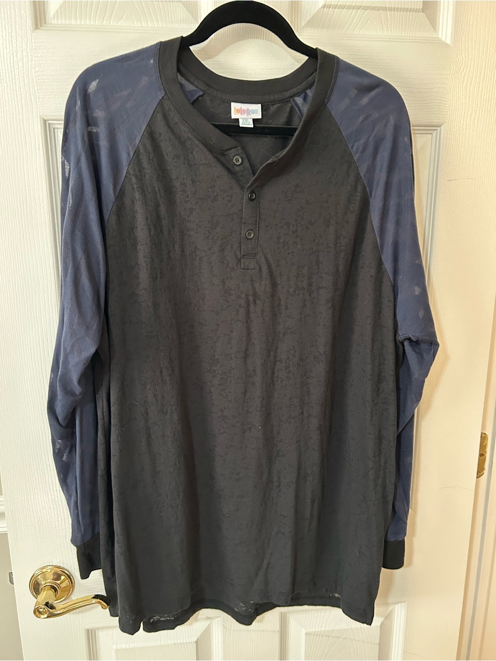 LuLaRoe unisex 2X Burnout Black Body with Blue Raglan Long Sleeve Henley